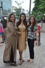 Esha Gupta holds a special screening of Humshakals for family and friends on 21st June 2014